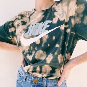 Women’s Nike Green and Cream Tie-dye T-Shirt